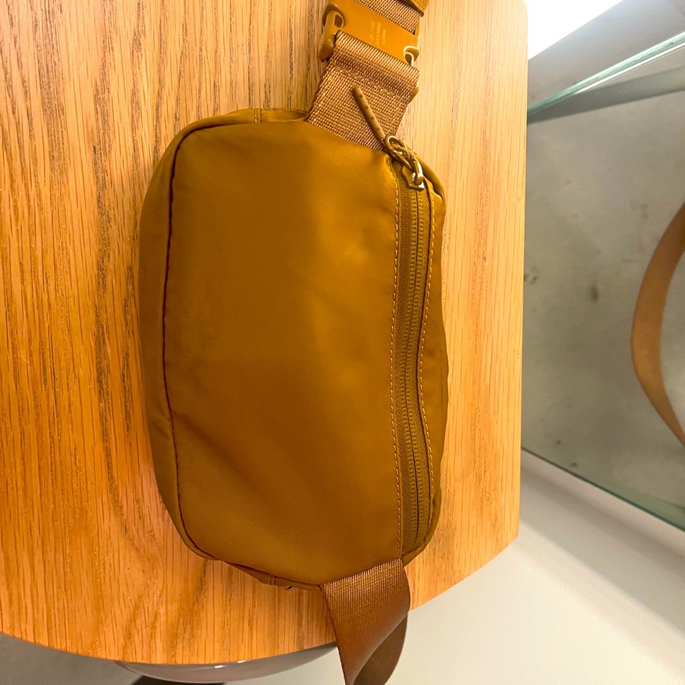 Lulu Lemon Belt Bag